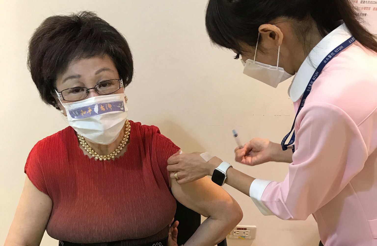 前副總統呂秀蓮致電陳時中將協助5000萬劑疫苗遭已讀不回（圖翻攝自呂秀蓮臉書）