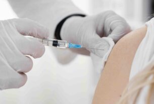 衝高疫苗接種率和有藥醫才能制「病毒」先機
