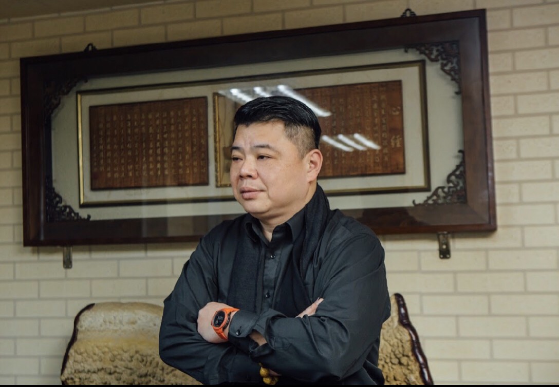 台北市特殊娛樂從業人員職業工會副理事長胡繼堯坦言，不只酒店業者煎熬，對於員工生計也沒著落，簡直是難以承受的打擊