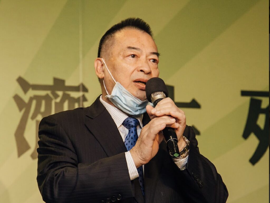 清華校友會前行政院主計長韋伯韜表示，倘若沒有跟上碳權腳步，台灣將會面臨全球的杯葛。