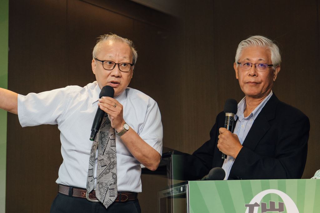 清華大學原子科學院院長李敏博士(左)、台灣綜合研究院副院長李堅明博士(右)