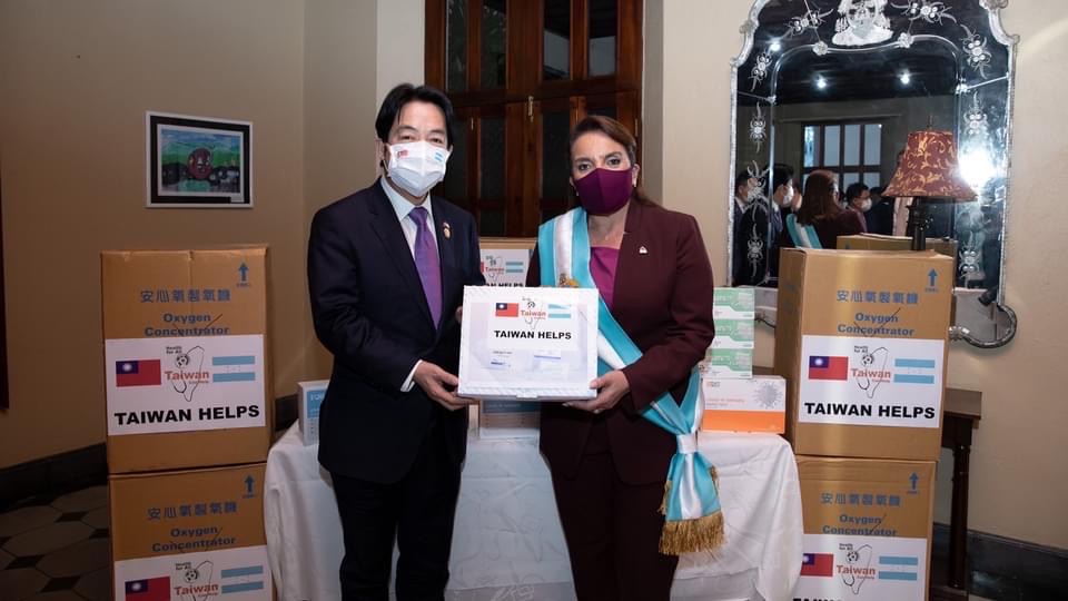 副總統賴清德代表台灣贈送防疫用品給友邦洪都拉斯