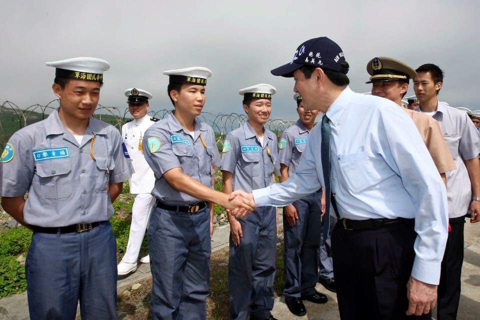 國民黨台北市議員擬參選人高揚凱回憶當兵時與前總統馬英九握手