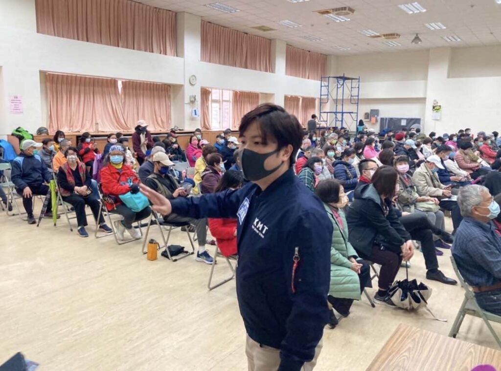 台北市被列為疫情高風險區域，中央已同意進行類普篩，民眾要多注意自身健康狀況。
